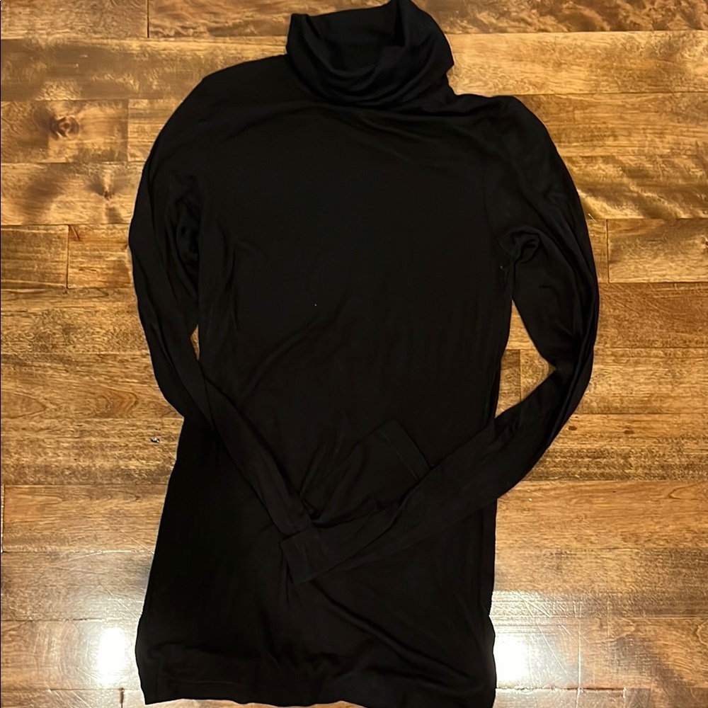 Wilfred Long Sleeve Black Tee turtleneck